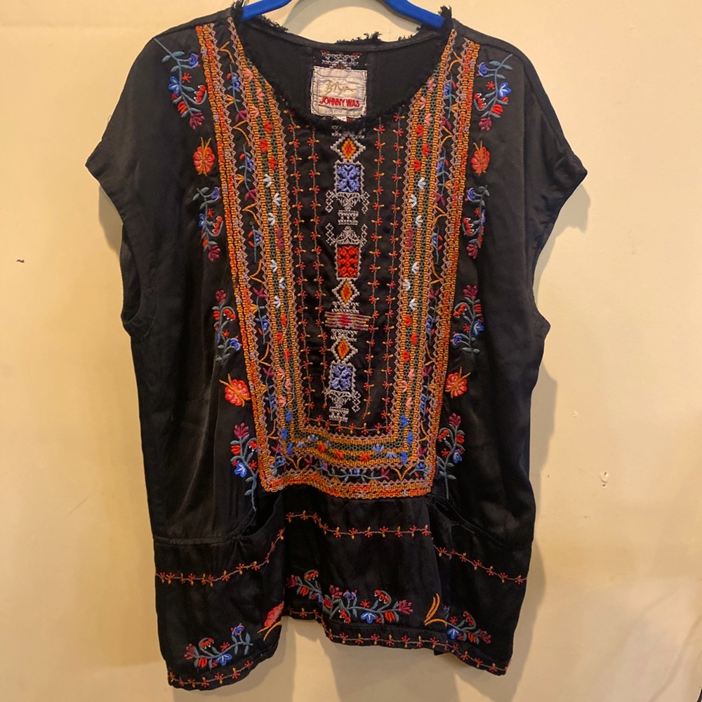 BIYA Embroidered Top